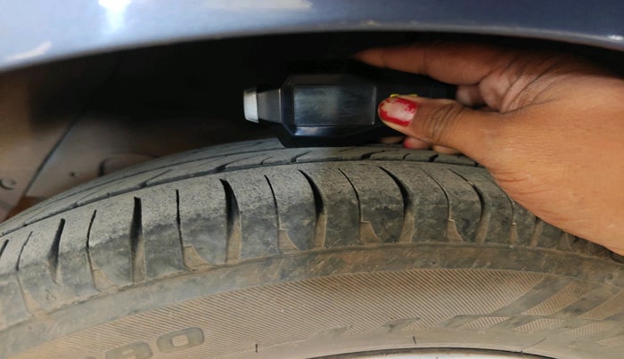 2015 Hyundai Xcent SX 1.2, Petrol, Manual, 60,453 km, tyre