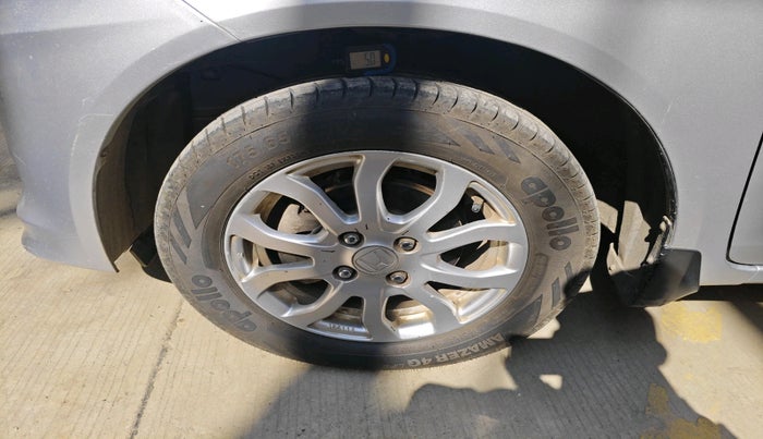 2015 Honda Amaze 1.2L I-VTEC VX, Petrol, Manual, 1,00,690 km, tyre