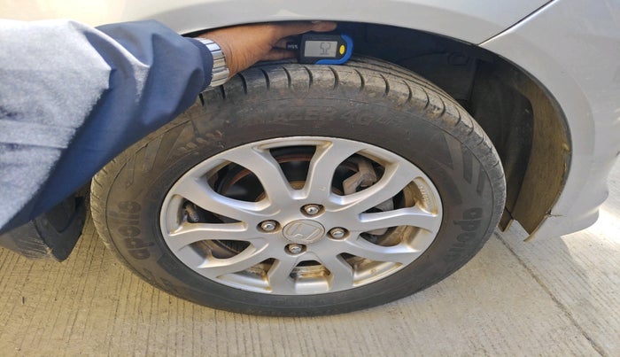 2015 Honda Amaze 1.2L I-VTEC VX, Petrol, Manual, 1,00,690 km, tyre