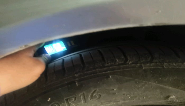 2011 Hyundai Sonata Transform 2.0 CRDI AT, Diesel, Automatic, 2,07,991 km, tyre