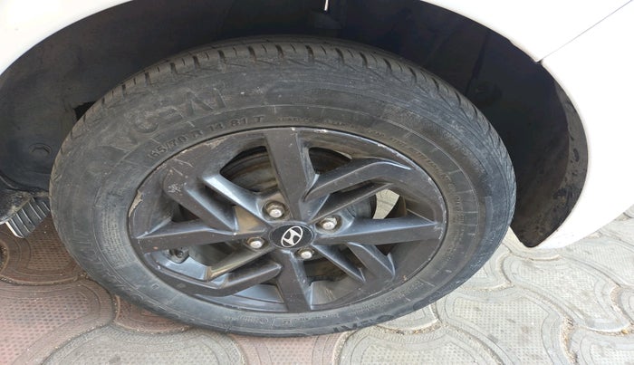 2021 Hyundai GRAND I10 NIOS SPORTZ 1.2 KAPPA VTVT CNG, CNG, Manual, 65,943 km, tyre