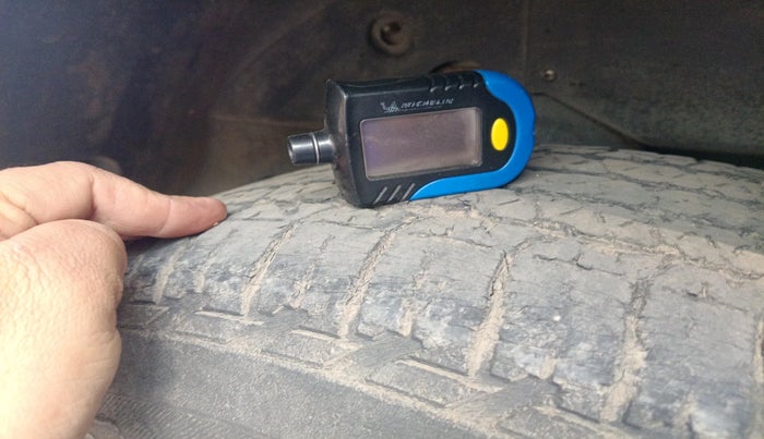 2011 Mahindra XUV500 W6, Diesel, Manual, 1,21,957 km, tyre