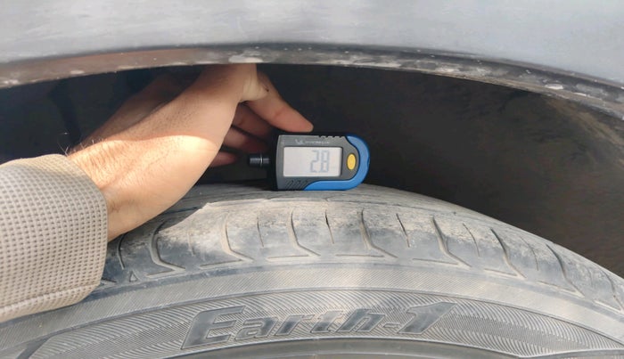 2016 Maruti S Cross ZETA 1.3, Diesel, Manual, 1,46,458 km, tyre