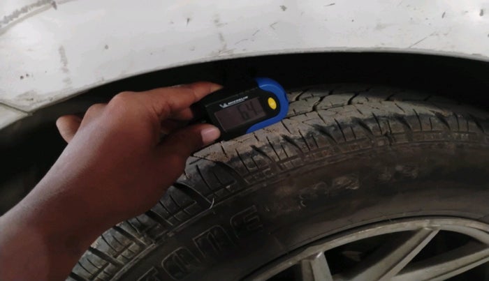 2018 Maruti Swift VXI AMT, Petrol, Automatic, 1,13,896 km, tyre