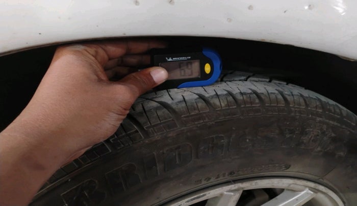 2018 Maruti Swift VXI AMT, Petrol, Automatic, 1,13,896 km, tyre