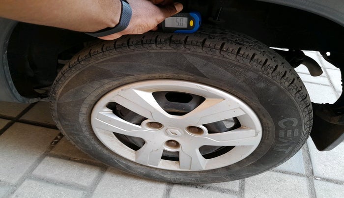 2016 Renault Kwid RXT 1.0 AMT, Petrol, Automatic, 68,488 km, tyre