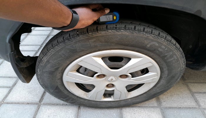 2016 Renault Kwid RXT 1.0 AMT, Petrol, Automatic, 68,488 km, tyre