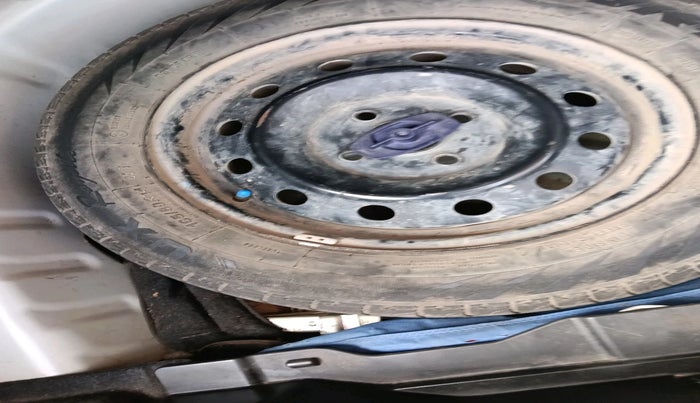 2021 Maruti Dzire VXI, Petrol, Manual, 49,519 km, tyre