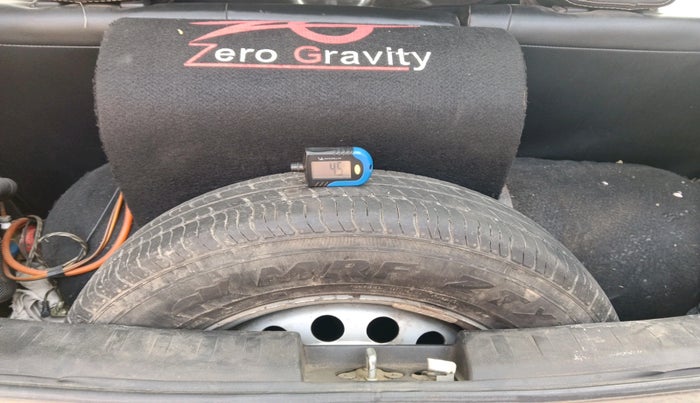 2017 Maruti Swift LXI (O), Petrol, Manual, 1,35,991 km, tyre