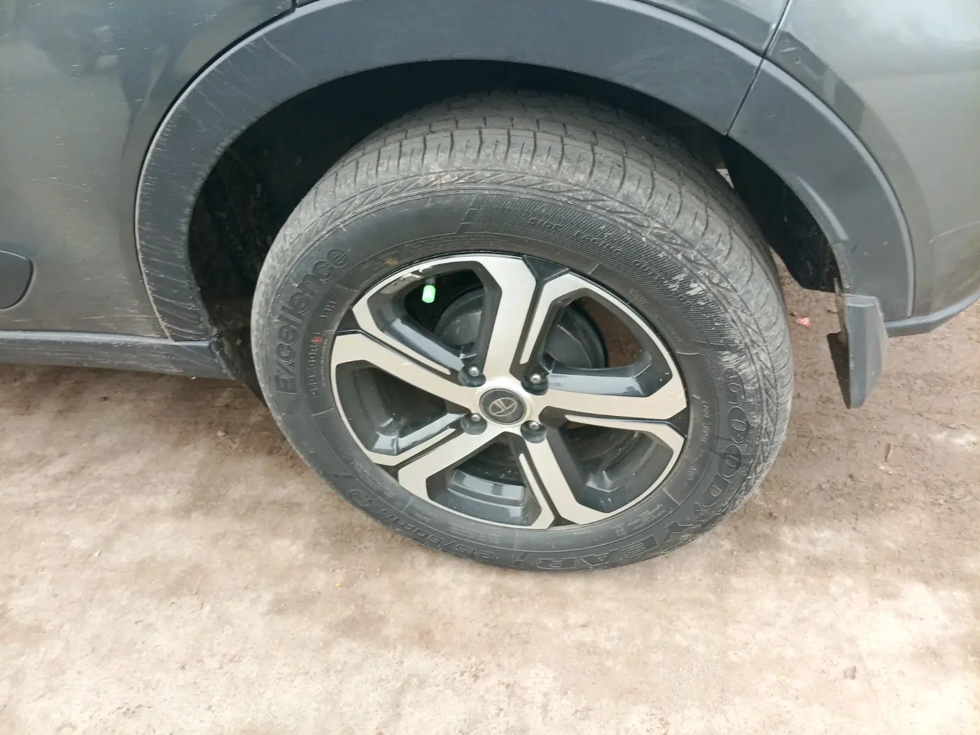2023 Tata NEXON XZ Plus LUX, Petrol, Manual, 13,331 km, tyre