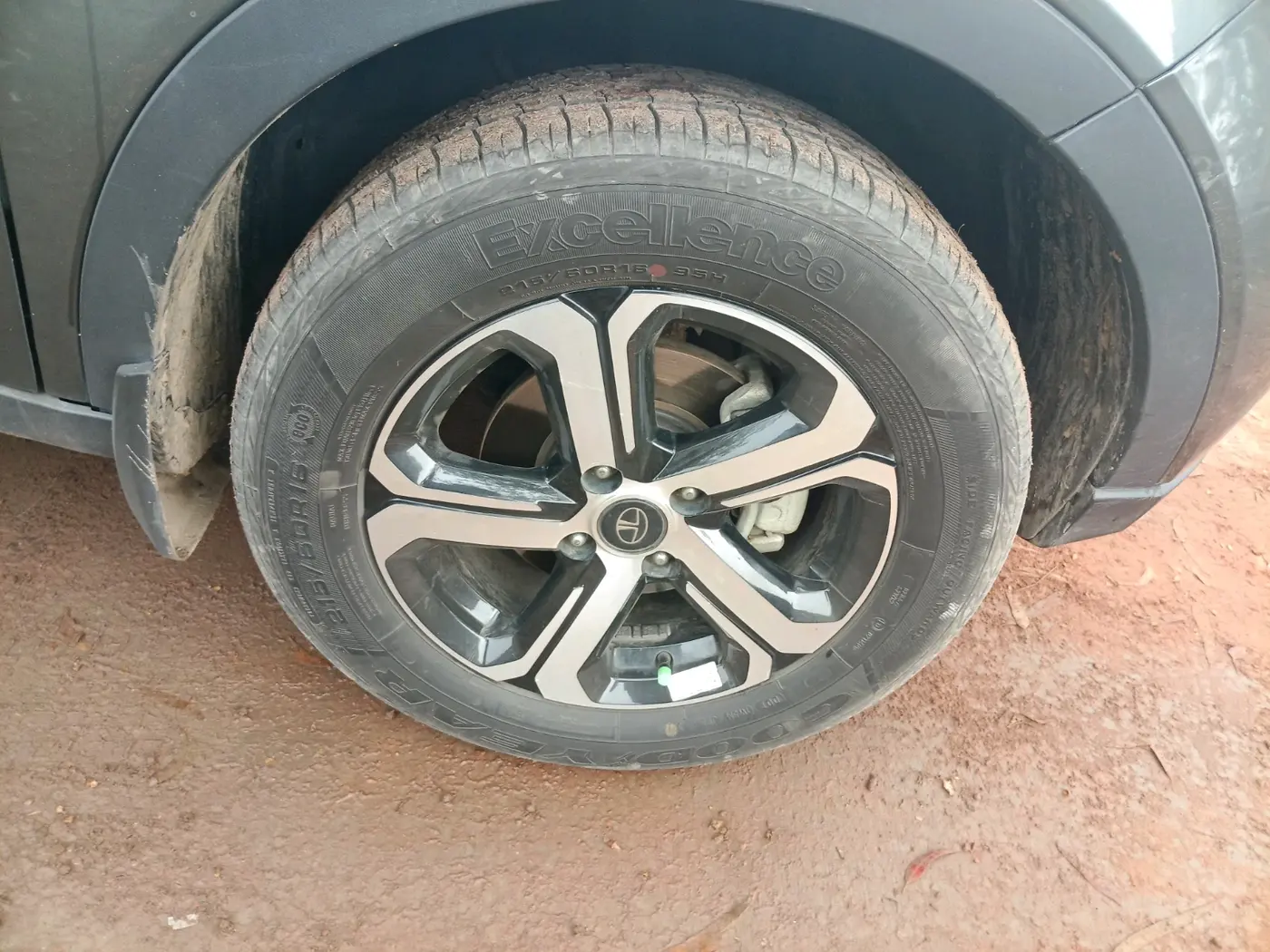 2023 Tata NEXON XZ Plus LUX, Petrol, Manual, 13,331 km, tyre