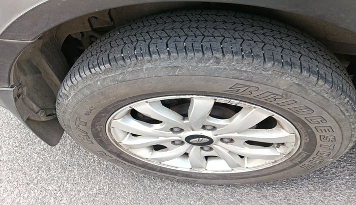 2015 Mahindra XUV500 W10, Diesel, Manual, 1,49,965 km, tyre