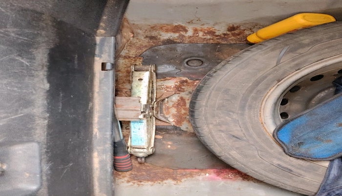 2016 Hyundai Verna 1.4 VTVT, Petrol, Manual, 1,13,720 km, tyre