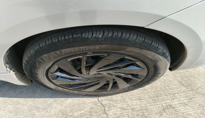 2015 Maruti Ertiga VXI CNG, Petrol, Manual, 74,662 km, tyre