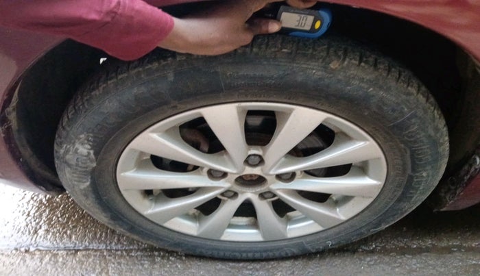 2015 Maruti Ertiga ZXI, Petrol, Manual, 1,04,094 km, tyre