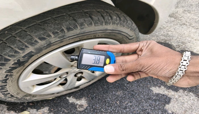 2011 Hyundai Eon MAGNA O, Petrol, Manual, 86,493 km, tyre