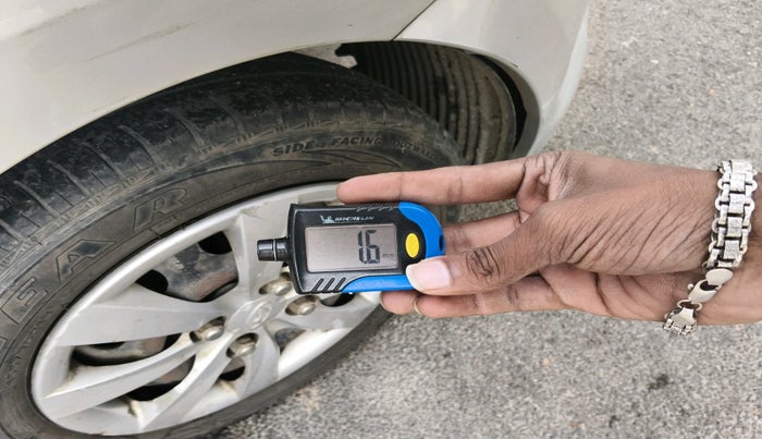 2011 Hyundai Eon MAGNA O, Petrol, Manual, 86,493 km, tyre