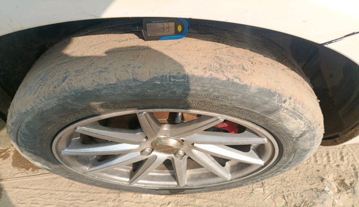 2013 Maruti Swift VXI, Petrol, Manual, 1,01,186 km, tyre