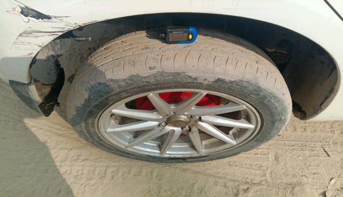 2013 Maruti Swift VXI, Petrol, Manual, 1,01,186 km, tyre