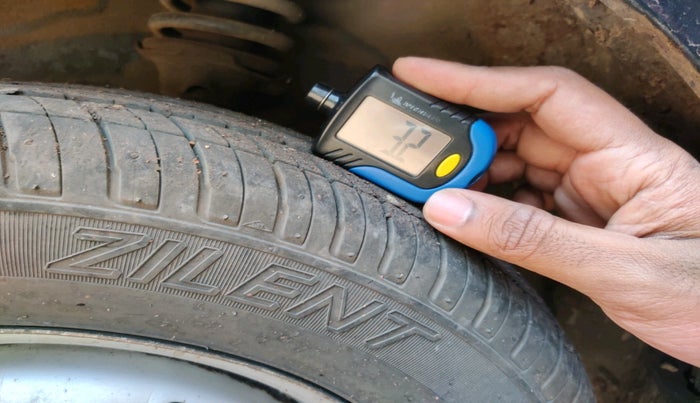 2010 Maruti Eeco 7 STR, Petrol, Manual, 52,936 km, tyre