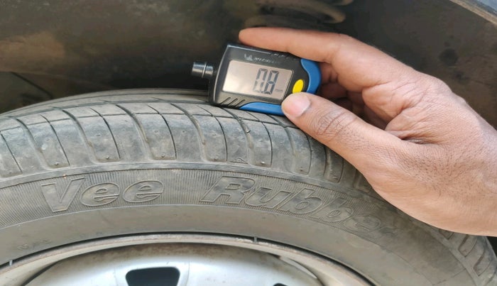 2010 Maruti Eeco 7 STR, Petrol, Manual, 52,936 km, tyre