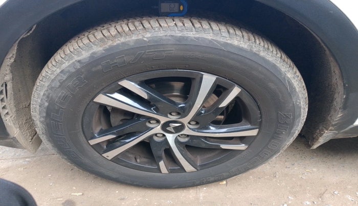 2022 Mahindra XUV700 AX 3 D MT 7 STR, Diesel, Manual, 71,594 km, tyre