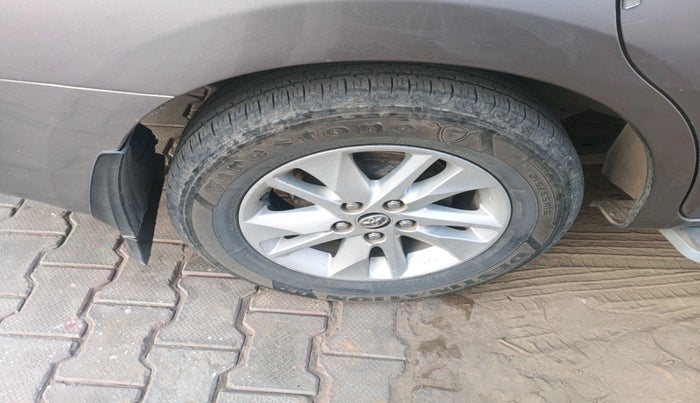 2018 Toyota Innova Crysta 2.4 VX 7 STR, Diesel, Manual, 2,22,728 km, tyre