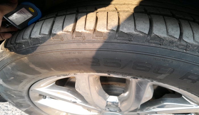 2020 KIA CARNIVAL LIMOUSINE 2.2 7 STR, Diesel, Automatic, 2,52,681 km, tyre