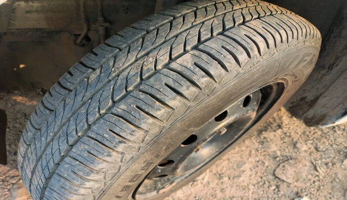 2017 Maruti Swift VXI, Petrol, Manual, 43,522 km, tyre