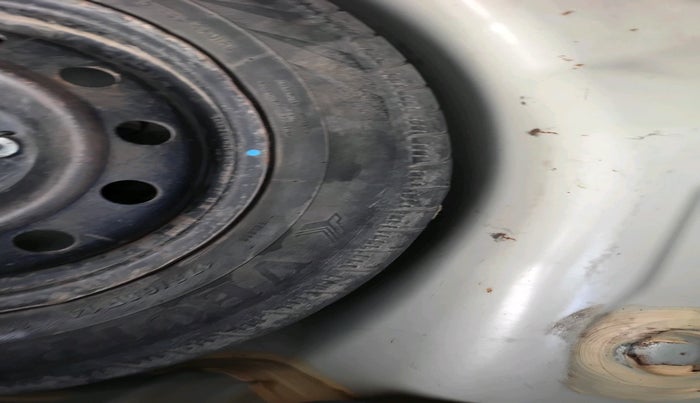 2017 Maruti Swift VXI, Petrol, Manual, 43,522 km, tyre