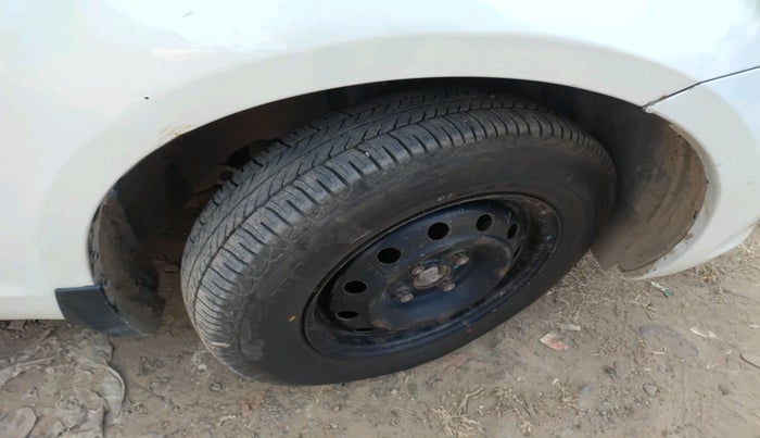 2017 Maruti Swift VXI, Petrol, Manual, 43,522 km, tyre