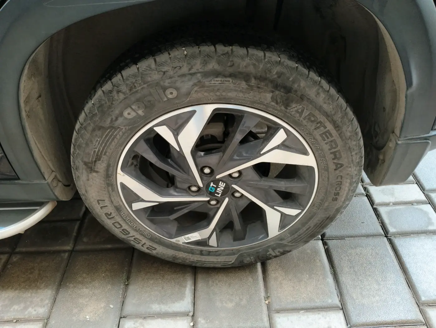 2023 Maruti Grand Vitara SIGMA SMART HYBRID, Petrol, Manual, 28,233 km, tyre