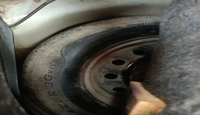 2012 Maruti Swift VXI, Petrol, Manual, 1,14,664 km, tyre