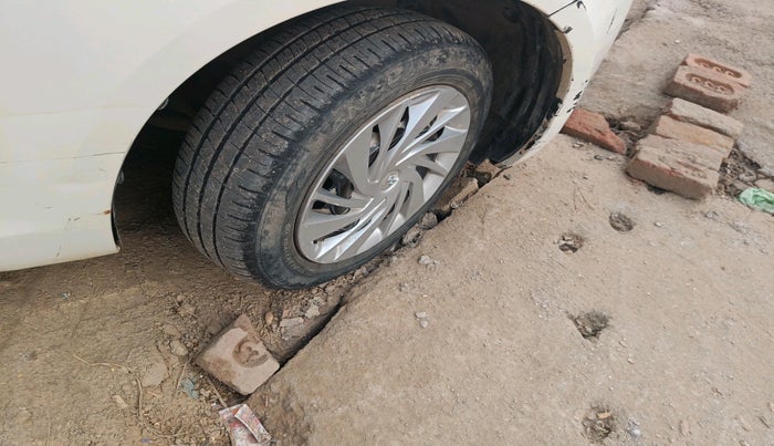 2012 Maruti Swift VXI, Petrol, Manual, 1,14,664 km, tyre