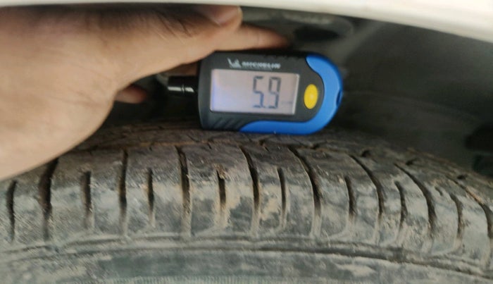 2015 Hyundai i10 SPORTZ 1.1, Petrol, Manual, 28,884 km, tyre