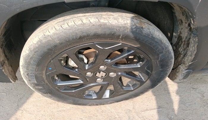 2024 Maruti FRONX DELTA PLUS 1.2L AGS, Petrol, Automatic, 3,503 km, tyre