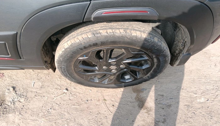 2024 Maruti FRONX DELTA PLUS 1.2L AGS, Petrol, Automatic, 3,503 km, tyre