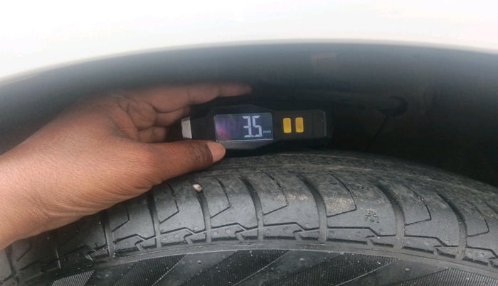 2021 Maruti Swift VXI, Petrol, Manual, 40,261 km, tyre