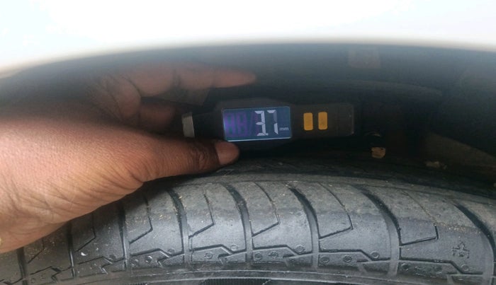 2021 Maruti Swift VXI, Petrol, Manual, 40,261 km, tyre