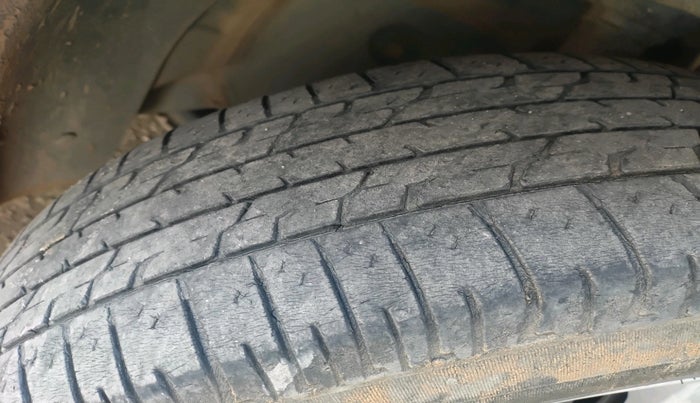 2020 Mahindra XUV300 W6 1.5 DIESEL AMT, Diesel, Automatic, 1,33,003 km, tyre