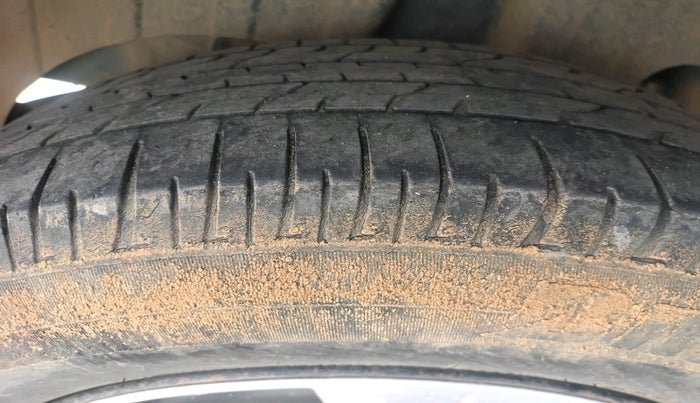 2020 Mahindra XUV300 W6 1.5 DIESEL AMT, Diesel, Automatic, 1,33,003 km, tyre