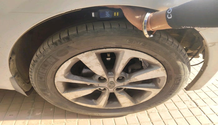 2014 Hyundai Elite i20 ASTA 1.2, Petrol, Manual, 1,01,496 km, tyre