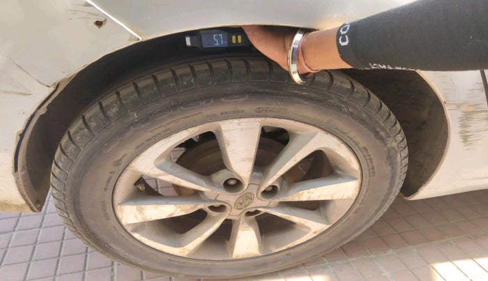 2014 Hyundai Elite i20 ASTA 1.2, Petrol, Manual, 1,01,496 km, tyre