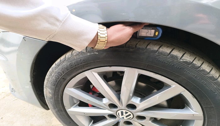 2016 Volkswagen Vento HIGHLINE PETROL AT, Petrol, Automatic, 89,643 km, tyre