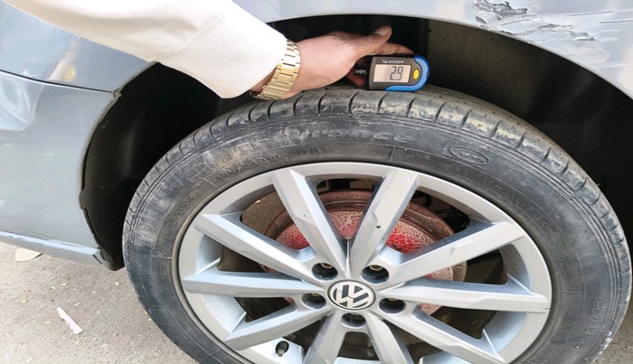 2016 Volkswagen Vento HIGHLINE PETROL AT, Petrol, Automatic, 89,643 km, tyre