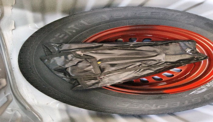 2024 Renault Kiger RXT AMT, Petrol, Automatic, 6,414 km, tyre