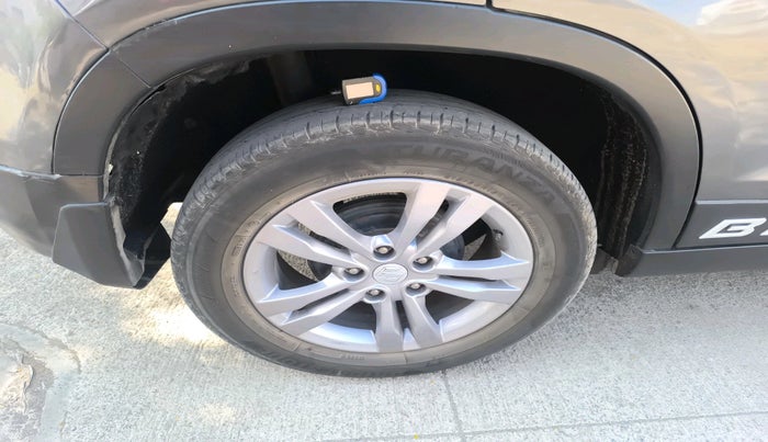 2016 Maruti Vitara Brezza ZDI, Diesel, Manual, 1,10,672 km, tyre