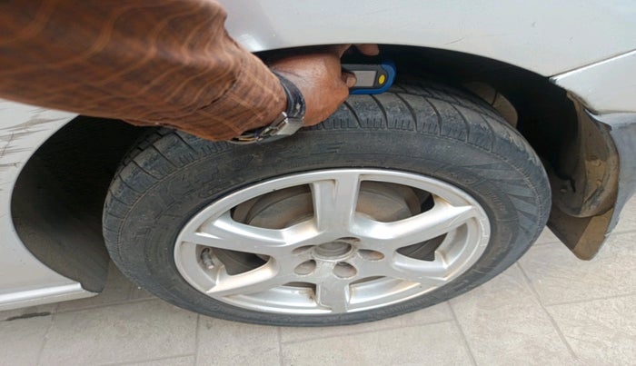 2013 Volkswagen Vento HIGHLINE 1.6 MPI, Petrol, Manual, 78,293 km, tyre