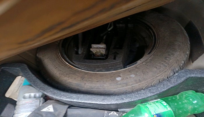 2013 Volkswagen Vento HIGHLINE 1.6 MPI, Petrol, Manual, 78,293 km, tyre