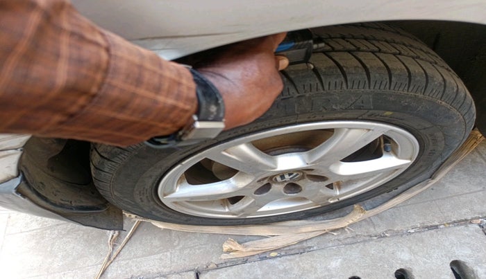 2013 Volkswagen Vento HIGHLINE 1.6 MPI, Petrol, Manual, 78,293 km, tyre